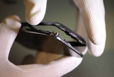 Phones need to be opened delicately with proper tools and replacement parts to ensure optimal operation. Mobile Klinik