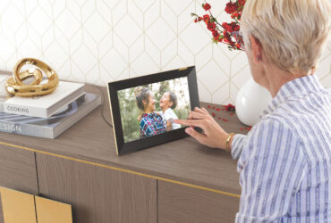 Nixplay smart photo frame touchscreen