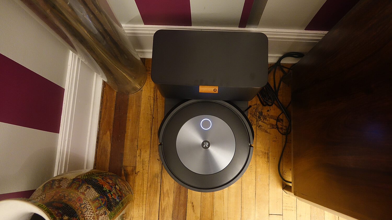 Overhead view of the iRobot Roomba j7+