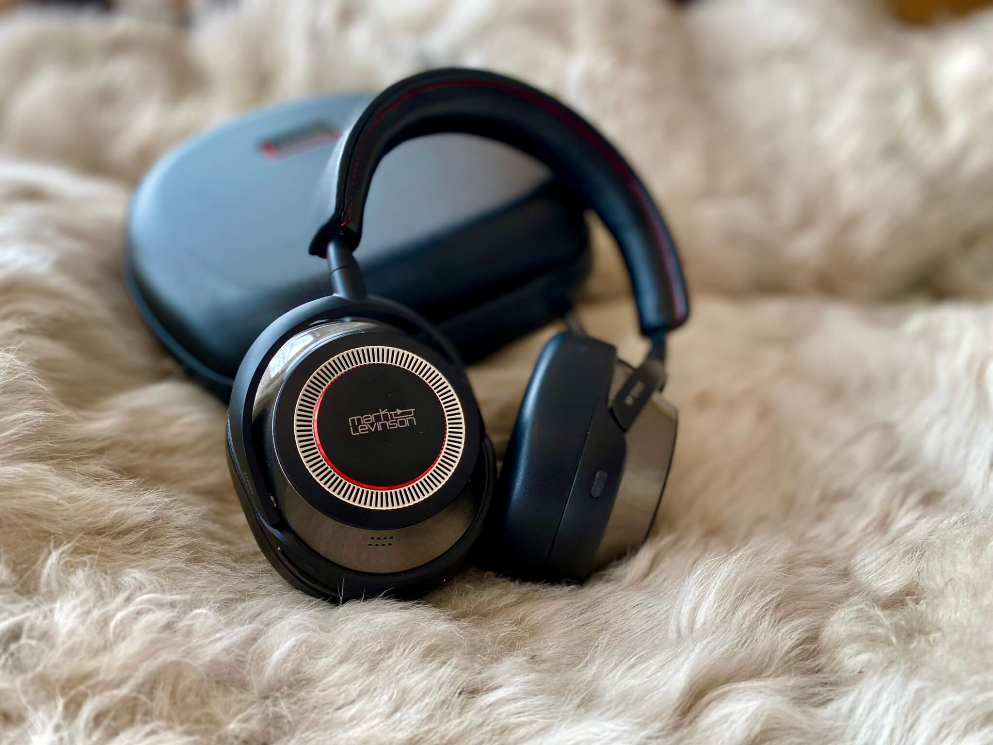 Mark Levinson 5909 ANC Headphones - Worth the price of Admission - Wifi  Hifi Magazine