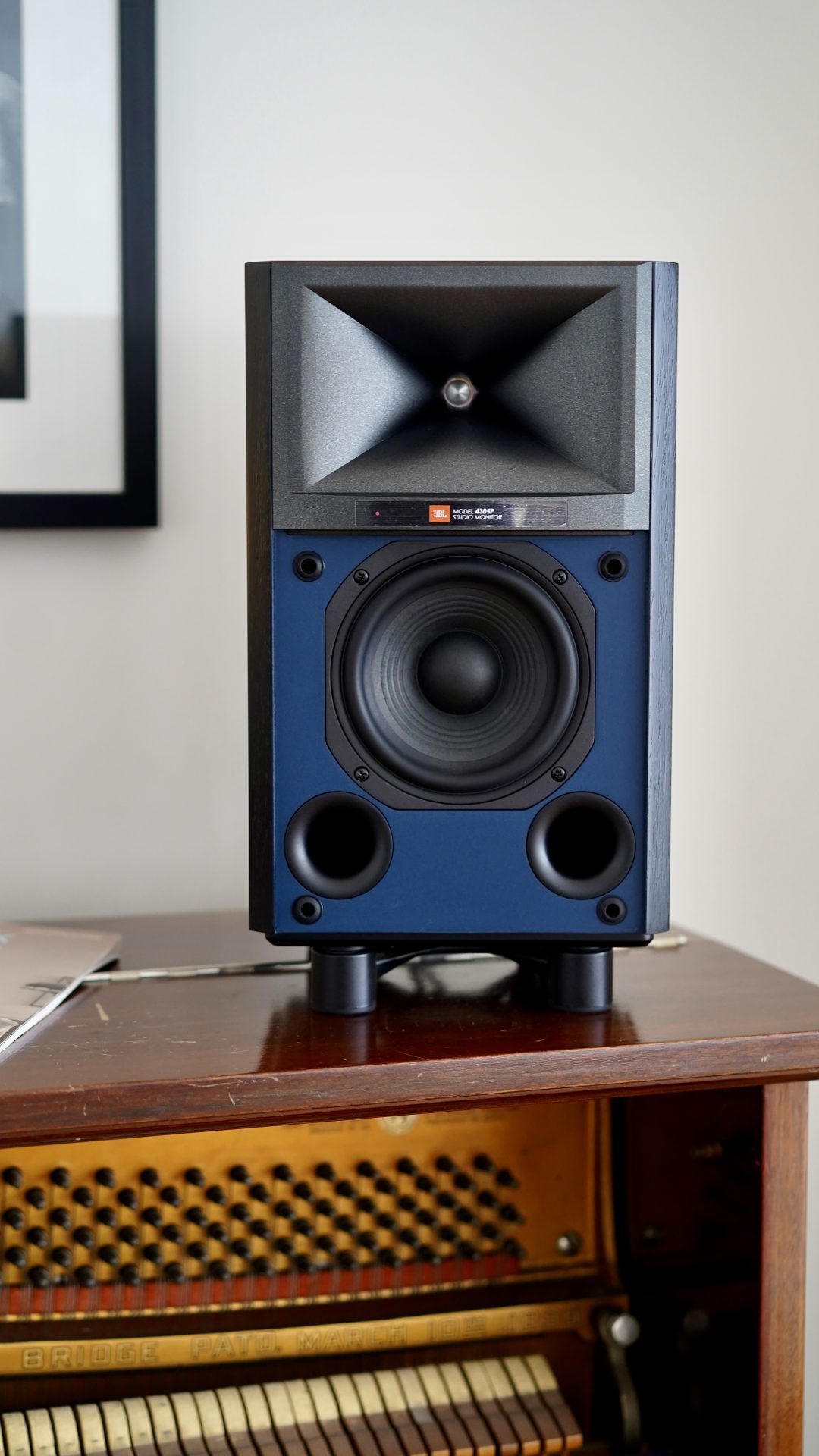 Test enceintes JBL 4305P : l'esprit studio monitor Hifi des seventies en  version 2022, mini et connectée