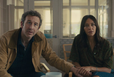 A man and woman in the Common People episode of Black Mirror.