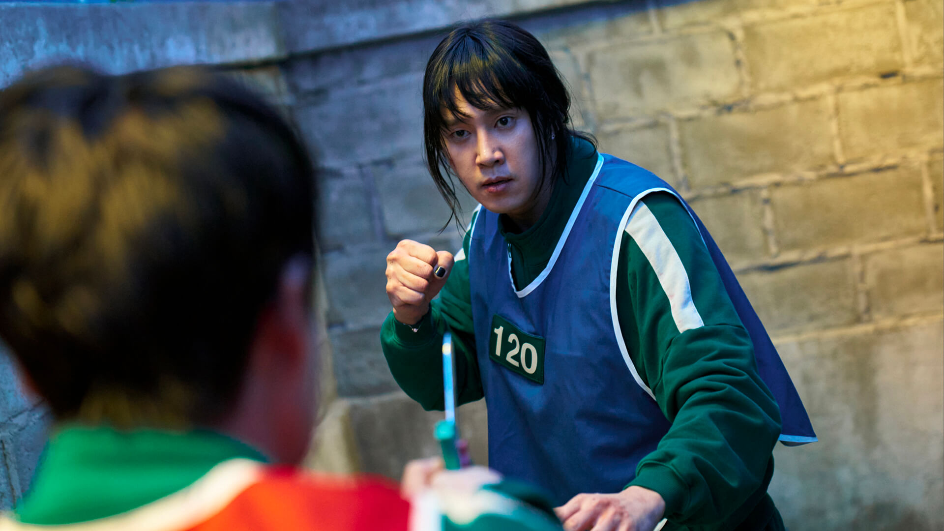 Player 120 ready to fight someone in Squid Game.