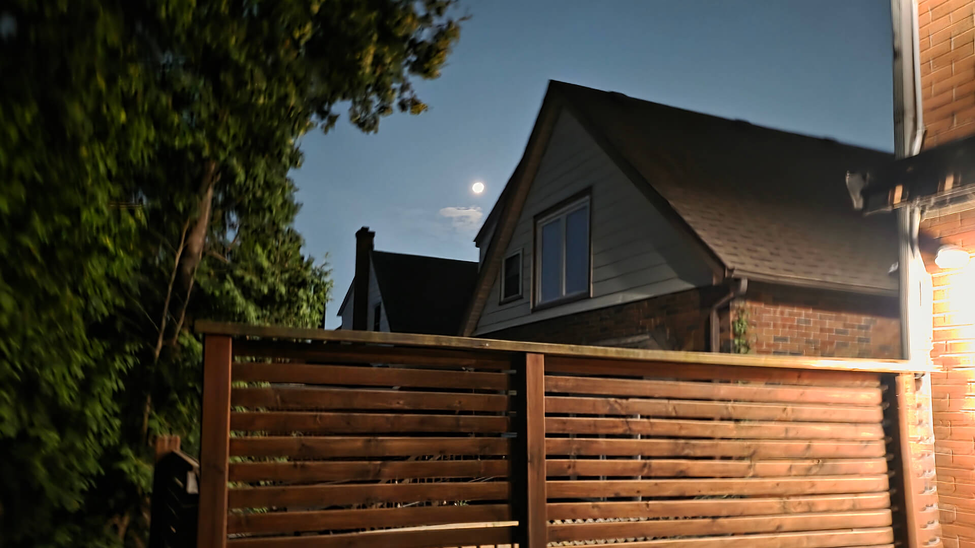 Moon photo taken with the Samsung Galaxy Z Fold 7