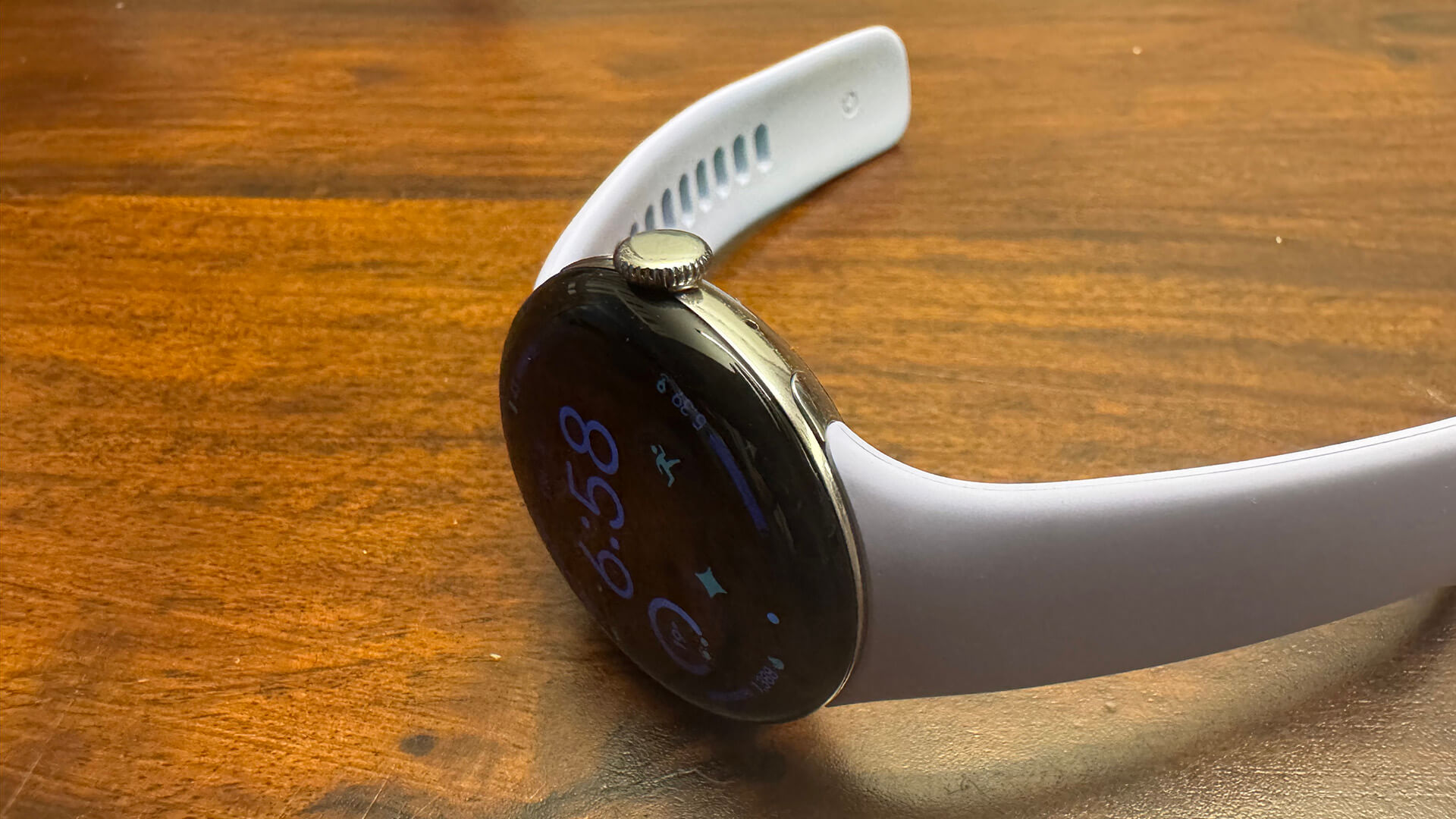 Google Pixel Watch 4 side