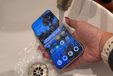 OnePlus 15 under water