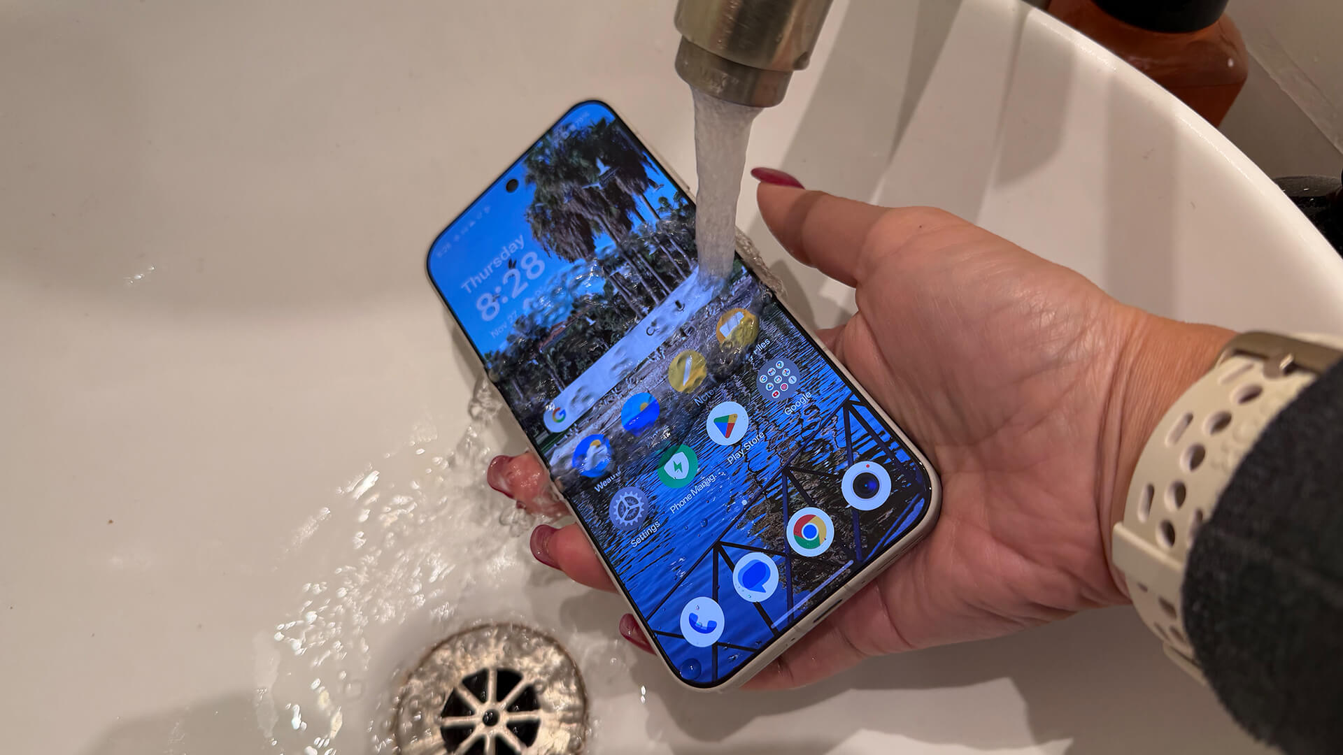 OnePlus 15 under water