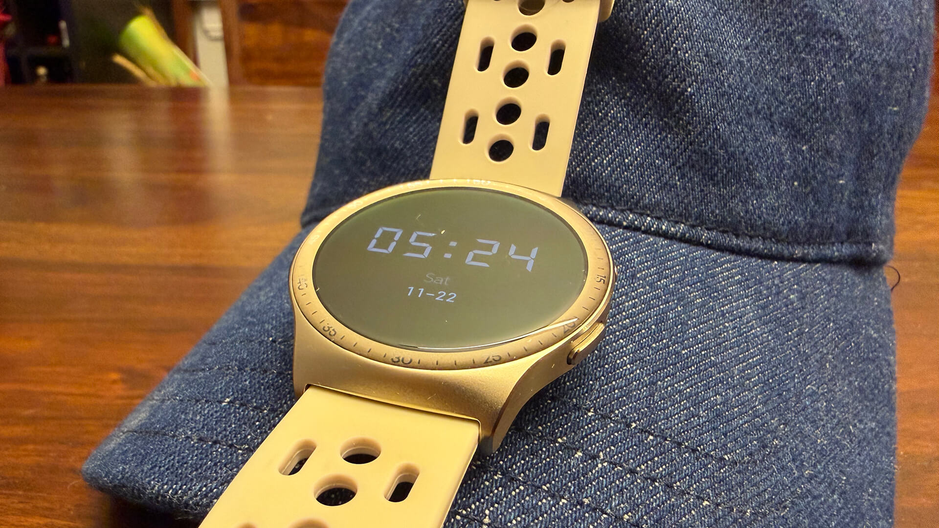 Reebok Pulse smartwatch always-on display