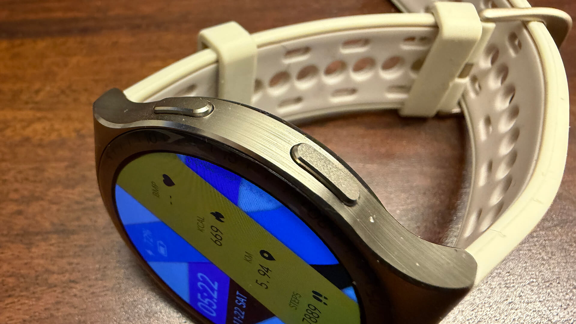 Reebok Pulse smartwatch buttons