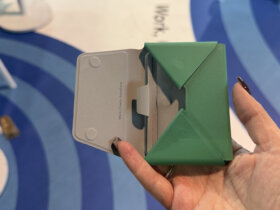 Moft FindMy MagSafe wallet open