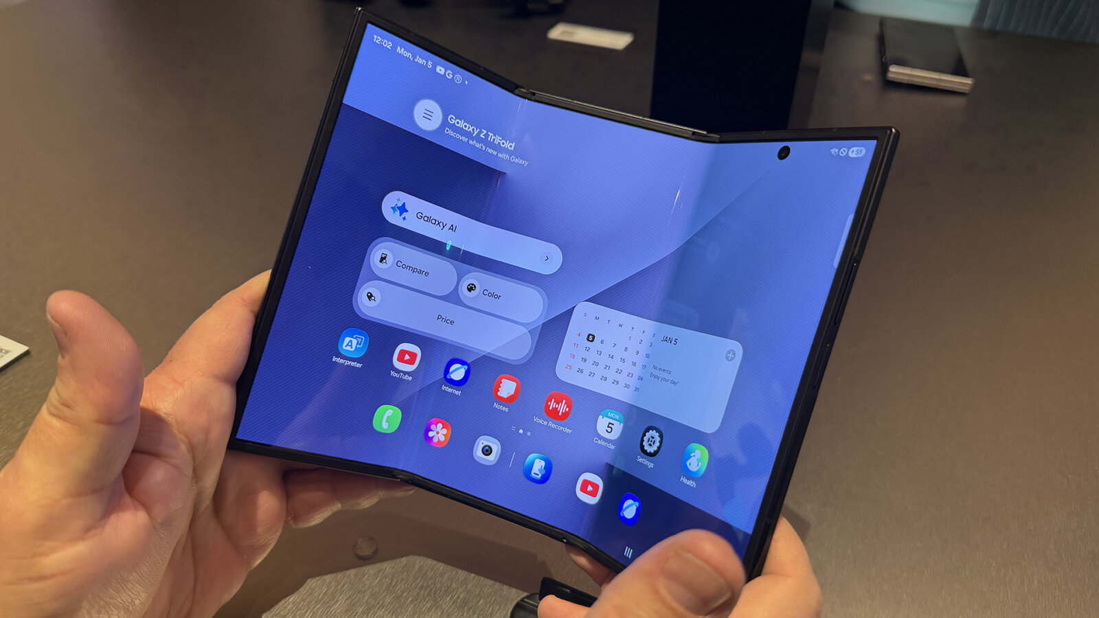 Samsung Galaxy TriFold