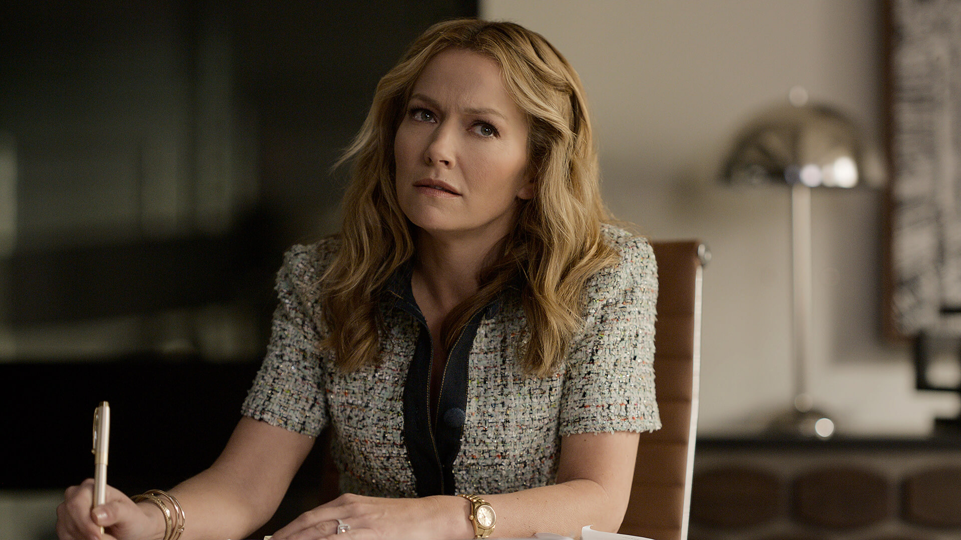 Lorna in court in The Lincoln Lawyer.