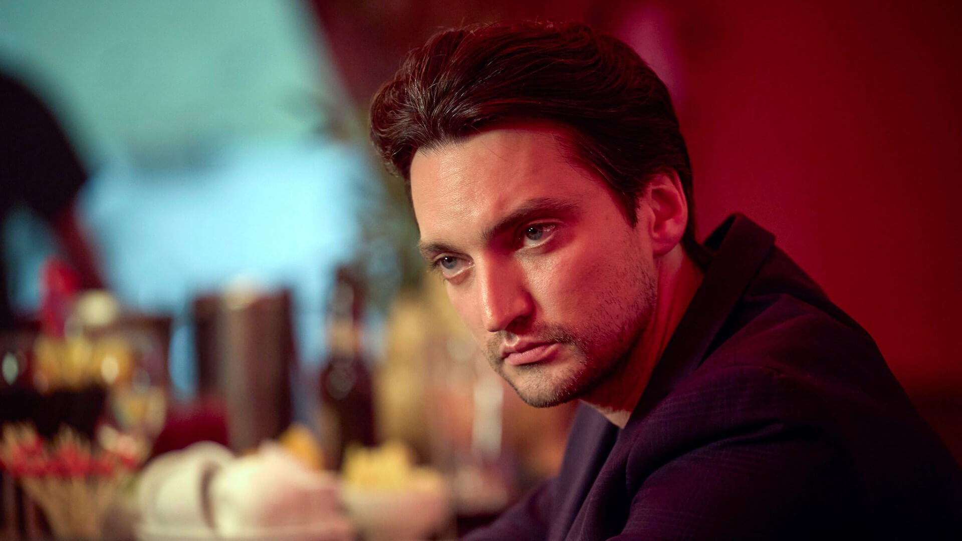 Joe sitting at a bar in Memory of a Killer.