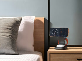 Satechi 3-in-1 foldable wireless charging stand