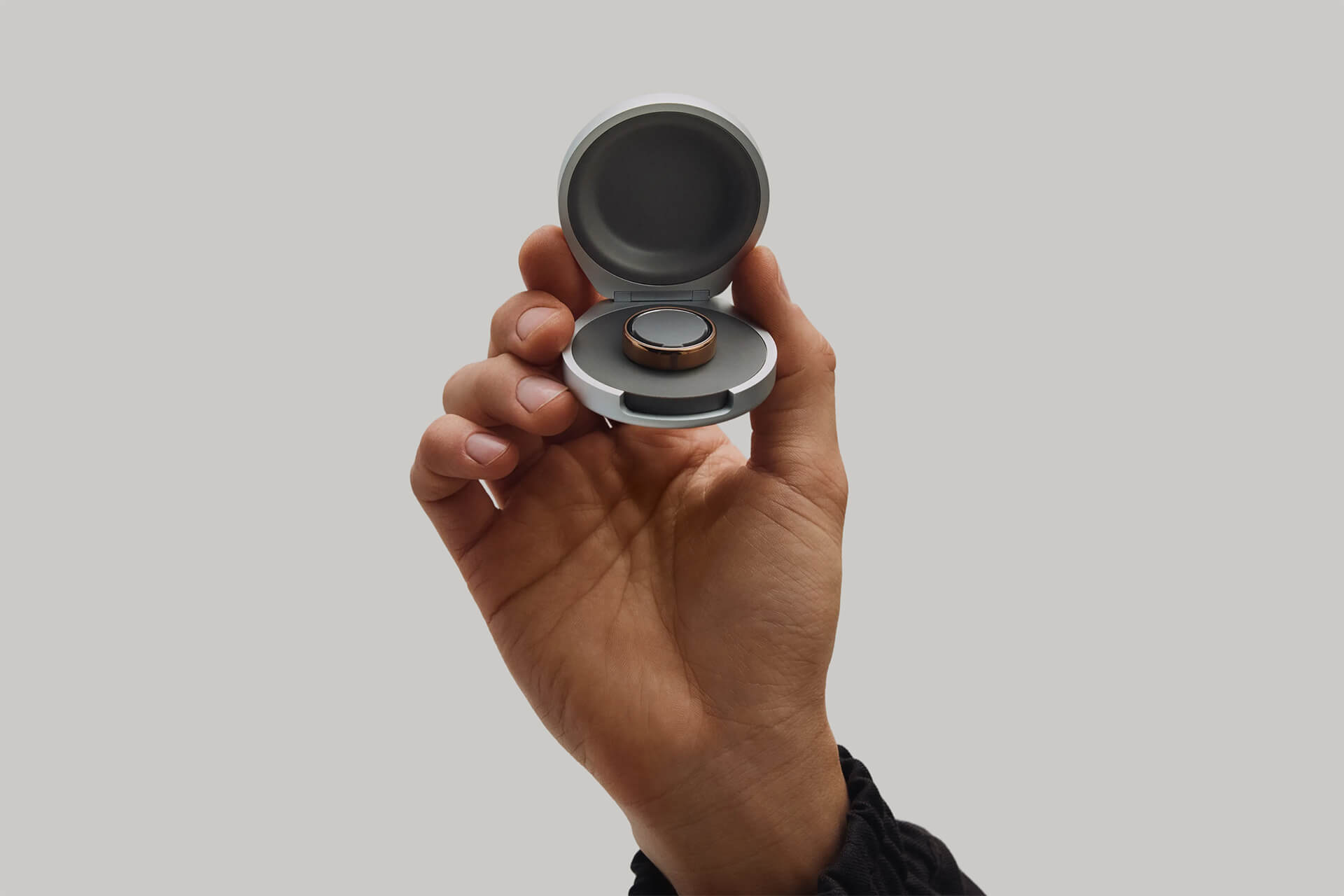 Oura Ring 5 charging case