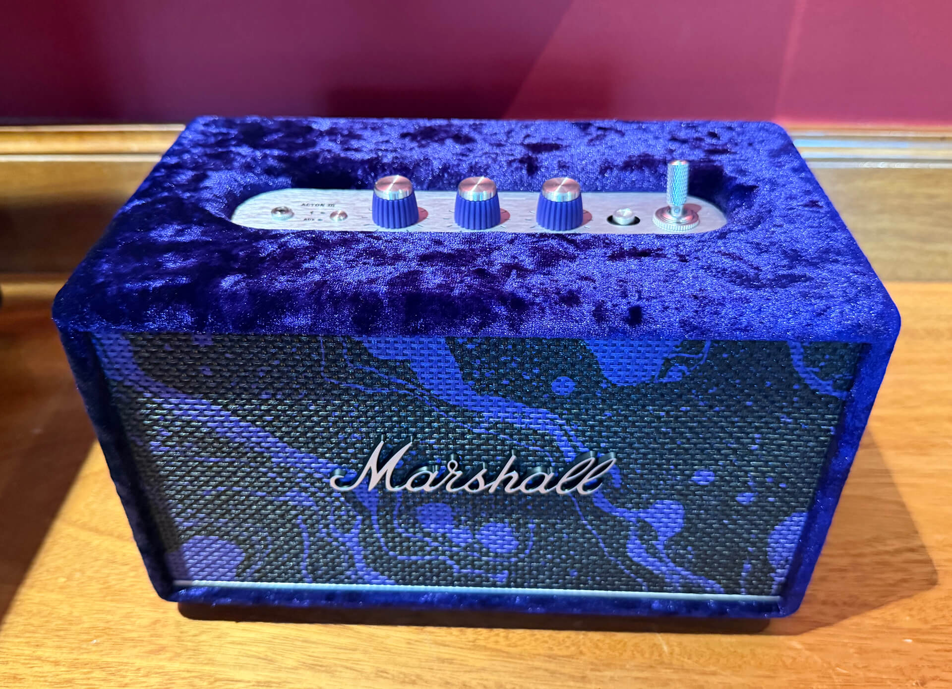 Marshall Hendrix Acton III Bluetooth speaker