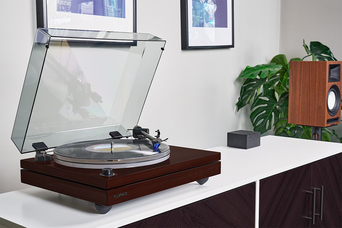 Fluance RT87 turntable