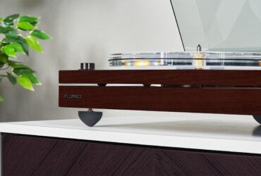 Fluance RT87 turntable