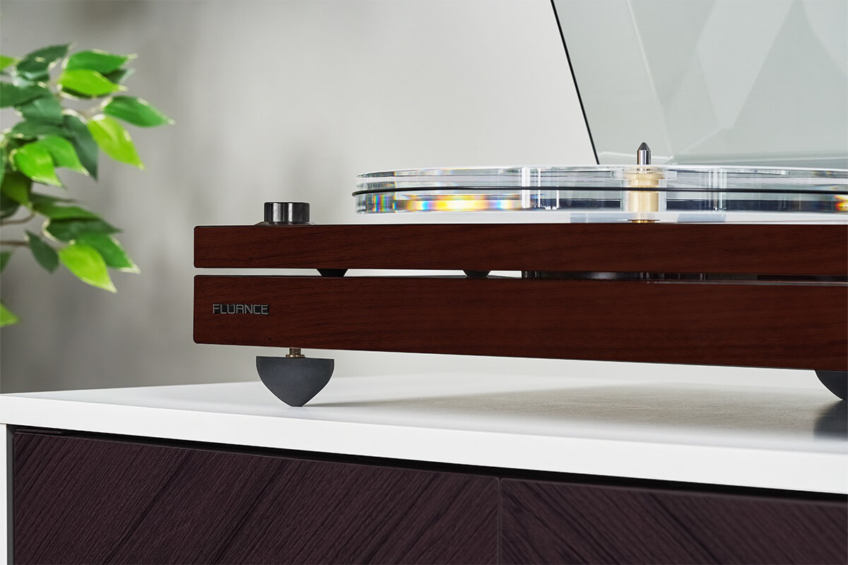 Fluance RT87 turntable