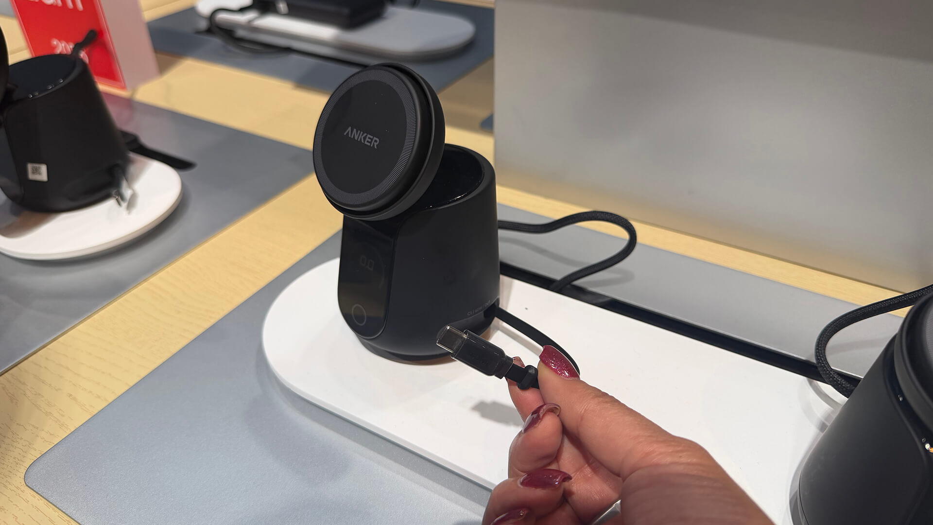 Anker MagGo charging stand