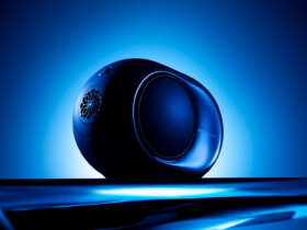 Devialet Phantom Ultimate in pulse blue