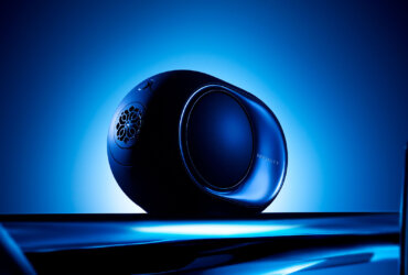 Devialet Phantom Ultimate in pulse blue