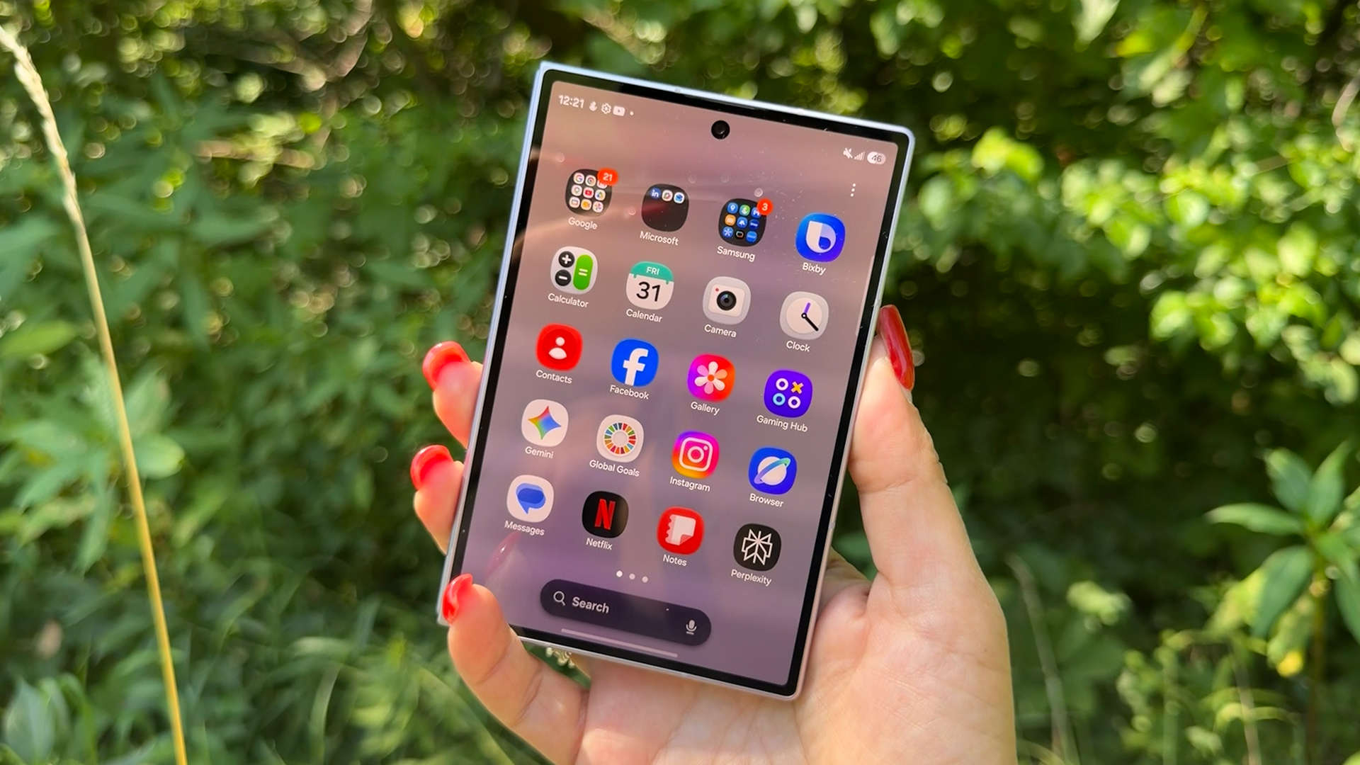 Samsung Galaxy Z Fold 8 closed icons outside