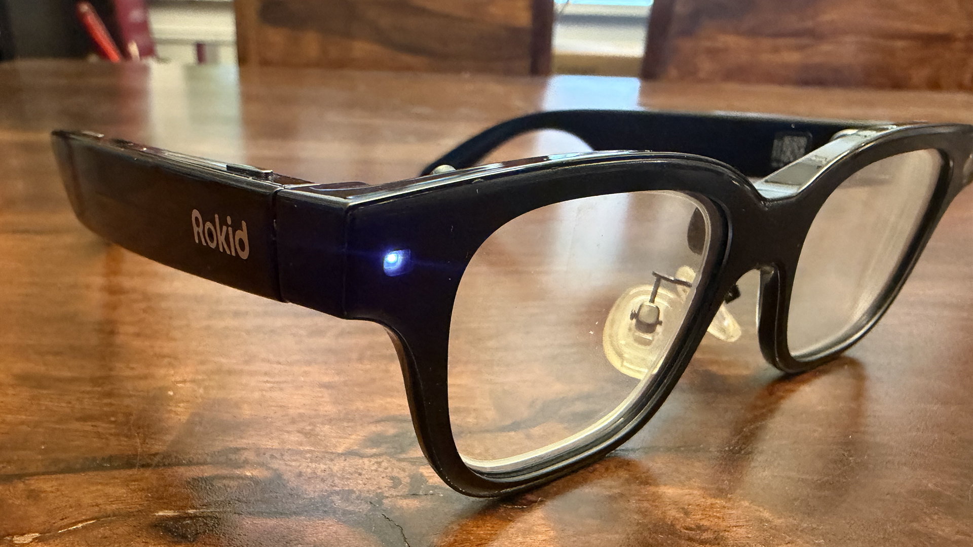 A close-up of the light on the Rokid AI smart glasses.