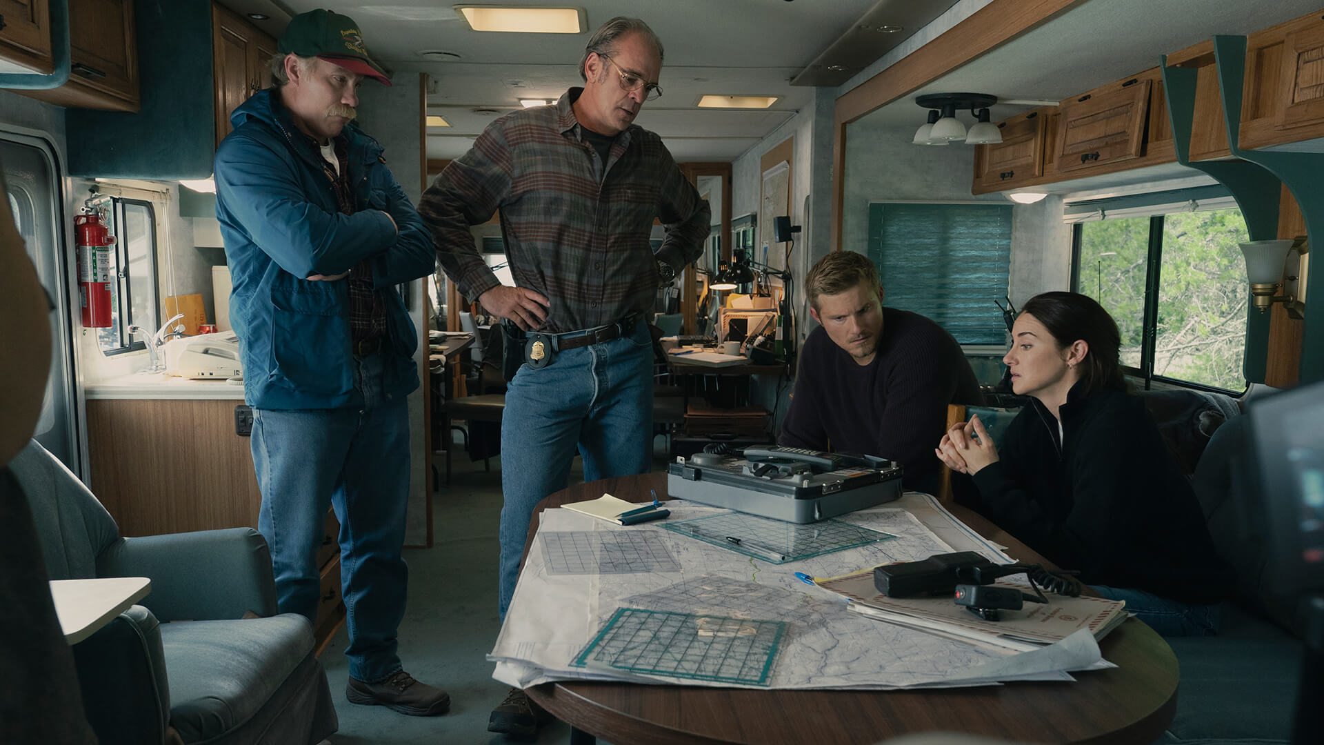 The FBI preparing to take down Ted in Unabomber.